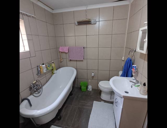 3 BEDROOM HOUSE FOR SALE IN BUYSCELIA
